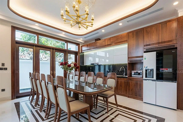 Bí Quyết Vệ Sinh & Bảo Quản Bàn Ăn Gỗ Óc Chó Luôn Sáng Bóng Như Mới